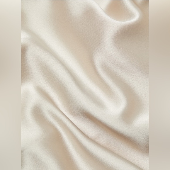 🔥 Amsale
Satin One-Shoulder Gown SOLD OUT SIZE 😍 MSRP $495 - Picture 7 of 12